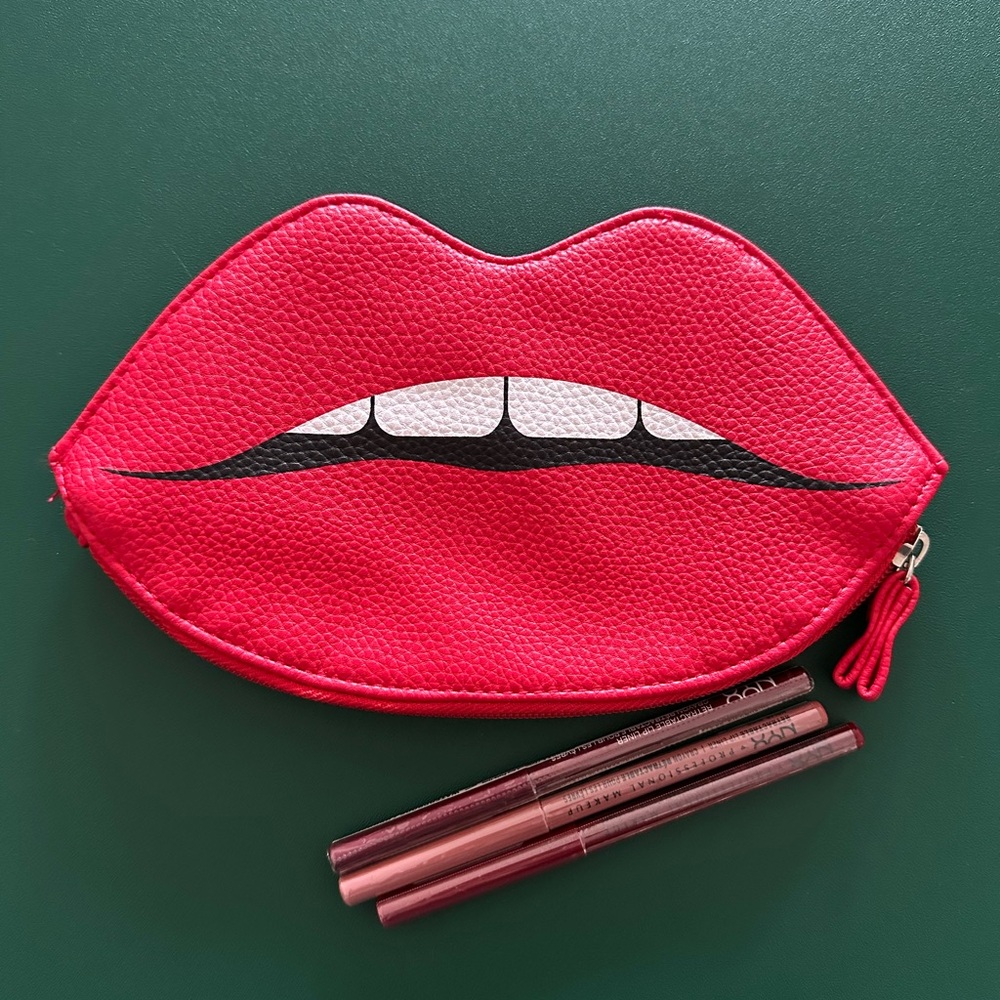 NYX Retractable Lip Liners with Makeup Bag